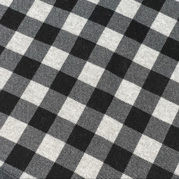 New Mode size medium long sleeve black & white checkered shirt, ruffle bottom - Picture 4 of 9